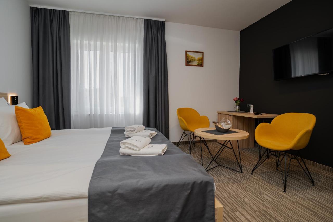 Maestro - Rooms & Restaurant Vukovar Exterior foto