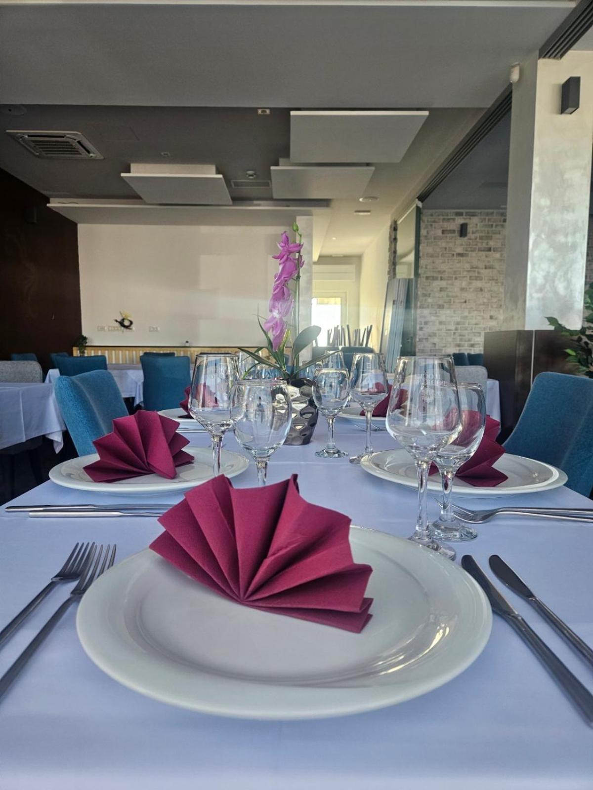 Maestro - Rooms & Restaurant Vukovar Exterior foto